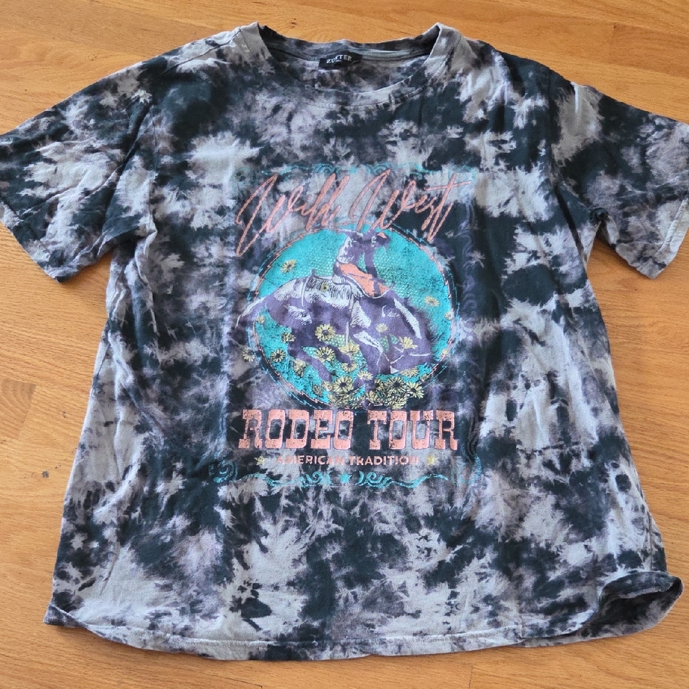Faded Glory Black and Gray Graphic Tee